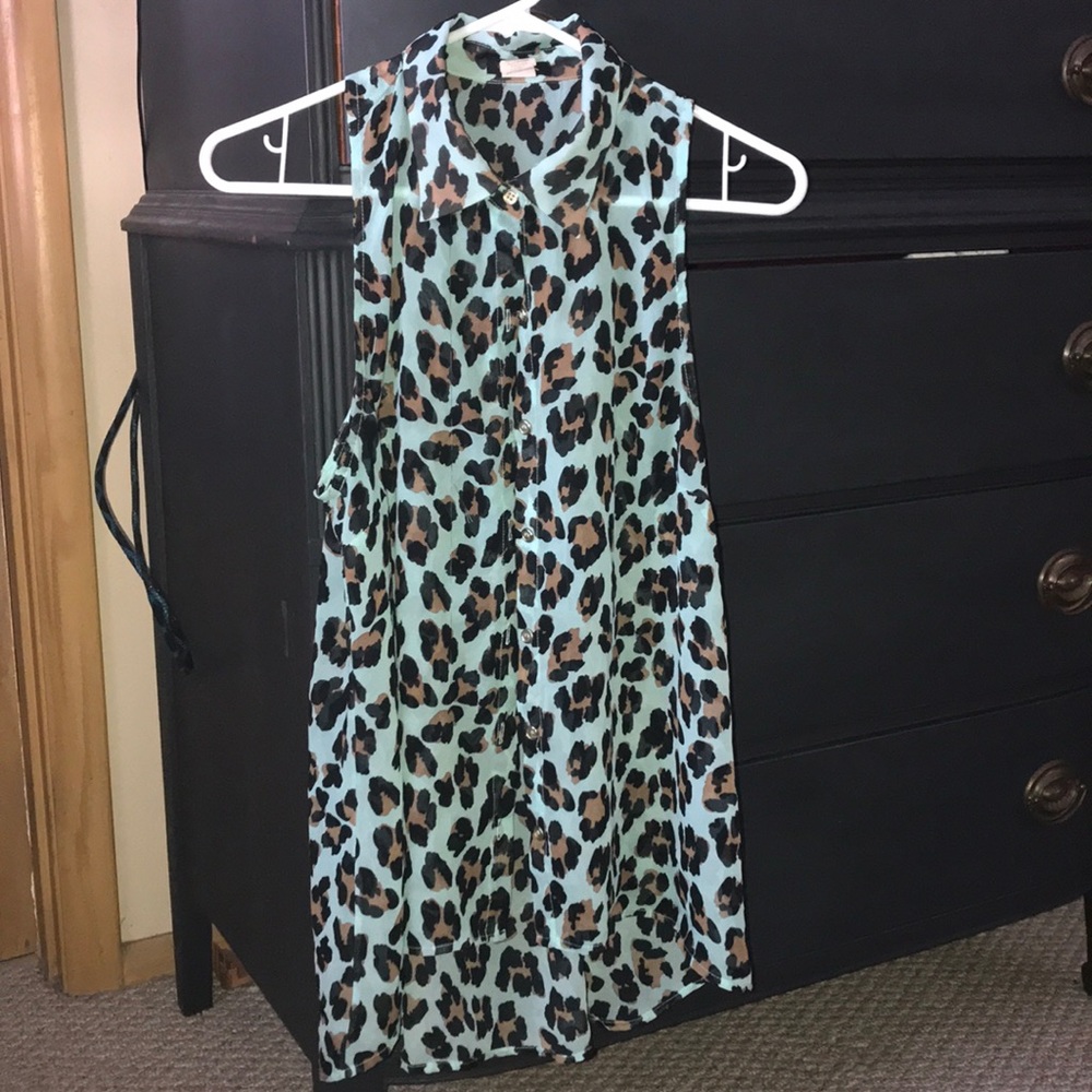 Sleeveless button down shirt